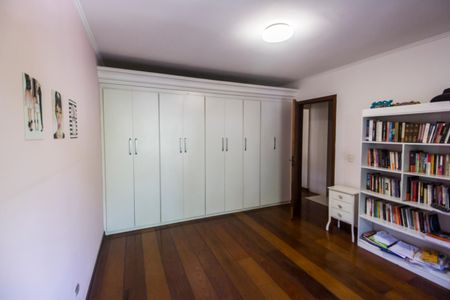 Casa à venda com 386m², 4 quartos e 4 vagasQuarto 2