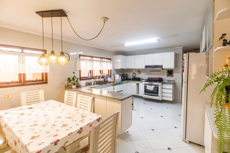 Casa à venda com 386m², 4 quartos e 4 vagasCozinha