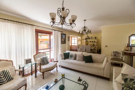 Casa à venda com 386m², 4 quartos e 4 vagasSala