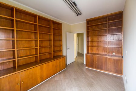 Casa à venda com 294m², 3 quartos e 2 vagasEscritório