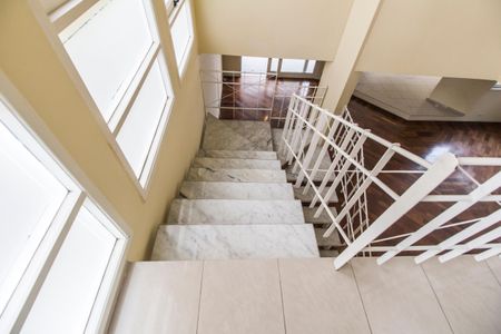 Casa à venda com 294m², 3 quartos e 2 vagasEscada