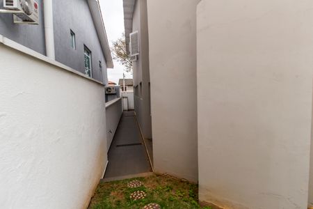Casa à venda com 294m², 3 quartos e 2 vagasCorredor