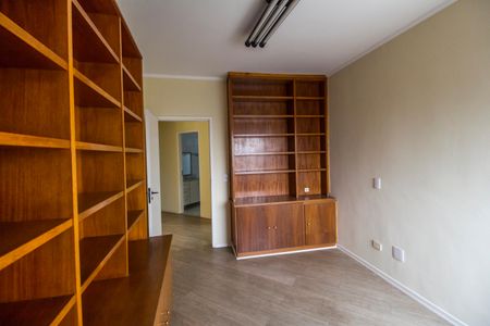 Casa à venda com 294m², 3 quartos e 2 vagasEscritório