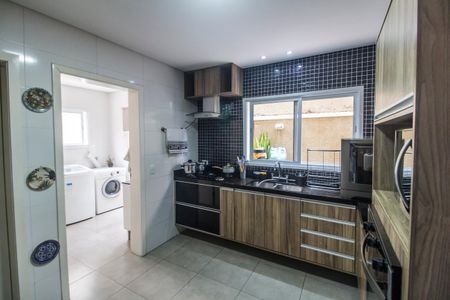 Casa à venda com 224m², 3 quartos e 2 vagas Casa à venda com 224m², 3 quartos e 2 vagasCozinha