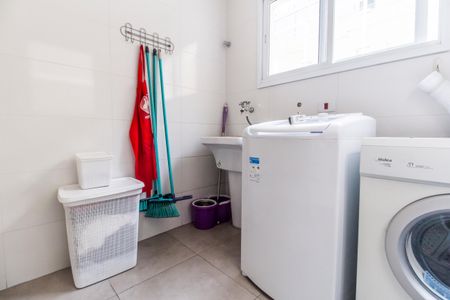 Casa à venda com 224m², 3 quartos e 2 vagas Casa à venda com 224m², 3 quartos e 2 vagasÁrea de Serviço