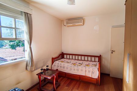 Casa de condomínio à venda com 264m², 4 quartos e 4 vagas Casa de condomínio à venda com 264m², 4 quartos e 4 vagasQuarto 2