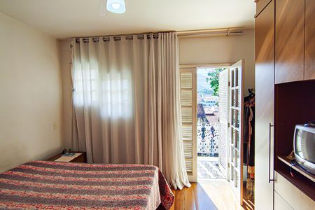 Casa de condomínio à venda com 264m², 4 quartos e 4 vagas Casa de condomínio à venda com 264m², 4 quartos e 4 vagasSuíte 2