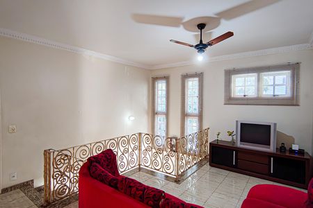 Casa de condomínio à venda com 264m², 4 quartos e 4 vagas Casa de condomínio à venda com 264m², 4 quartos e 4 vagashall