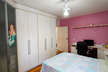 Casa de condomínio à venda com 264m², 4 quartos e 4 vagas Casa de condomínio à venda com 264m², 4 quartos e 4 vagasSuíte