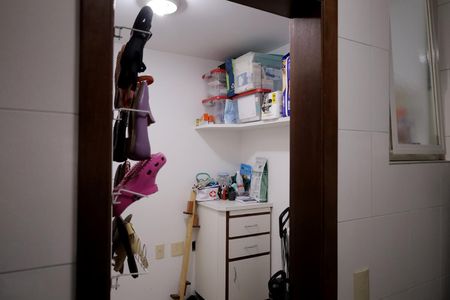 Apartamento à venda com 165m², 3 quartos e 2 vagas Apartamento à venda com 165m², 3 quartos e 2 vagasQuarto de Serviço