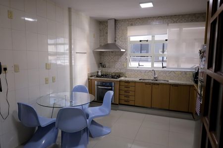 Apartamento à venda com 165m², 3 quartos e 2 vagas Apartamento à venda com 165m², 3 quartos e 2 vagasCozinha