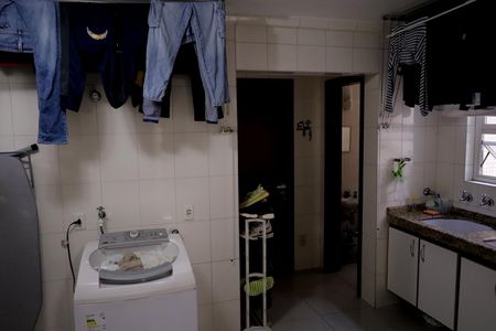 Apartamento à venda com 165m², 3 quartos e 2 vagas Apartamento à venda com 165m², 3 quartos e 2 vagasÁrea de Serviço