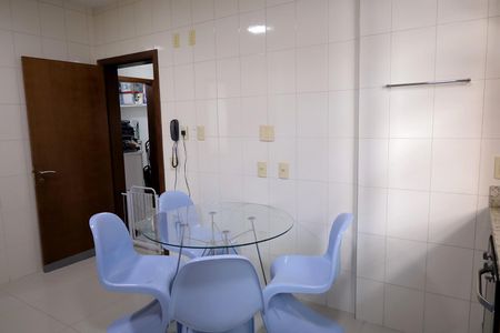 Apartamento à venda com 165m², 3 quartos e 2 vagas Apartamento à venda com 165m², 3 quartos e 2 vagasCozinha