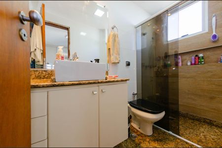 Apartamento à venda com 162m², 4 quartos e 3 vagasBanheiro suíte 2