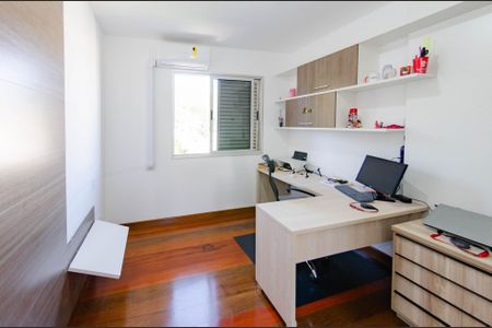 Apartamento à venda com 162m², 4 quartos e 3 vagasQuarto 2