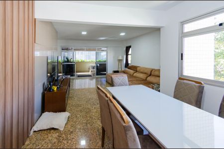 Apartamento à venda com 162m², 4 quartos e 3 vagasSala