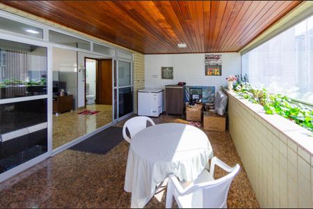 Apartamento à venda com 162m², 4 quartos e 3 vagasVaranda