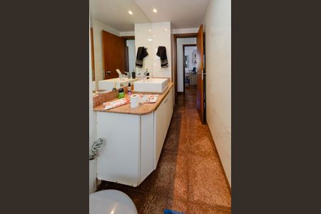 Apartamento à venda com 162m², 4 quartos e 3 vagasBanheiro