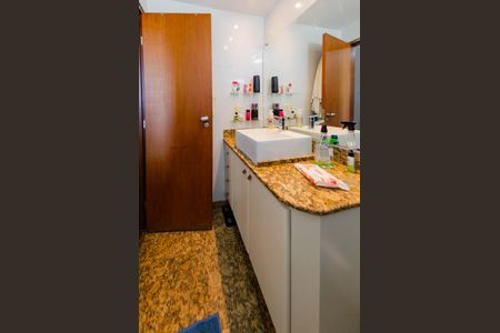 Apartamento à venda com 162m², 4 quartos e 3 vagasBanheiro suíte 2