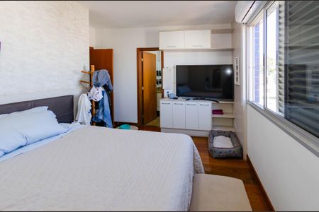 Apartamento à venda com 162m², 4 quartos e 3 vagasSuíte 2