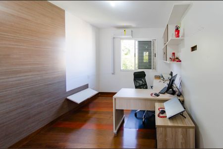 Apartamento à venda com 162m², 4 quartos e 3 vagasQuarto 2