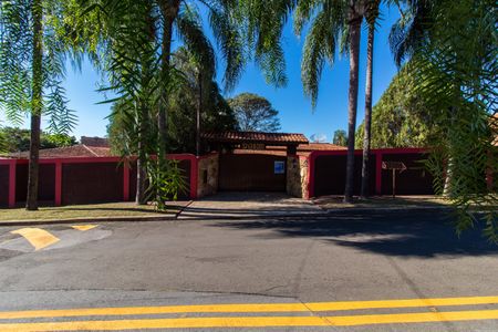 Casa de condomínio à venda com 348m², 2 quartos e 10 vagas Casa de condomínio à venda com 348m², 2 quartos e 10 vagasFachada