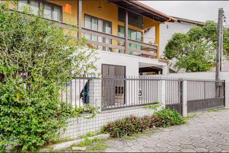 Casa para alugar com 50m², 2 quartos e 1 vaga Casa para alugar com 50m², 2 quartos e 1 vagaFachada