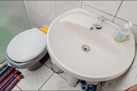 Casa para alugar com 50m², 2 quartos e 1 vaga Casa para alugar com 50m², 2 quartos e 1 vagaBanheiro