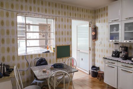 Casa à venda com 279m², 4 quartos e 4 vagas Casa à venda com 279m², 4 quartos e 4 vagasCozinha