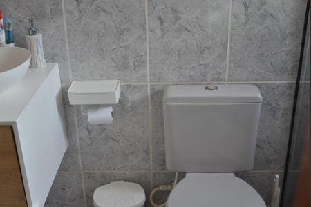 Apartamento à venda com 77m², 2 quartos e 2 vagasBanheiro da Suíte 2