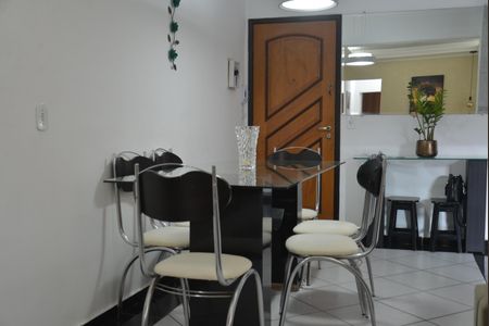 Apartamento à venda com 77m², 2 quartos e 2 vagasSala