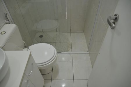 Apartamento à venda com 77m², 2 quartos e 2 vagasBanheiro da Suíte 1