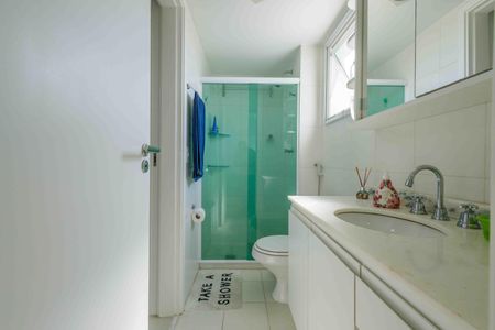 Apartamento à venda com 107m², 3 quartos e 2 vagasBanheiro das Suítes Canadenses