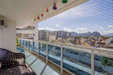 Apartamento à venda com 107m², 3 quartos e 2 vagasVaranda