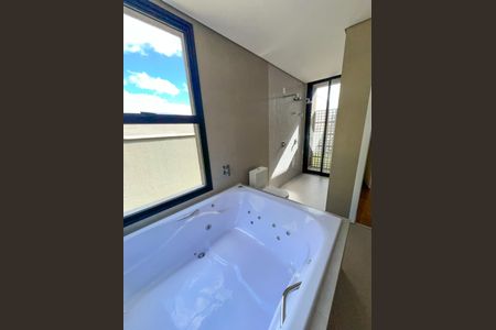 Casa à venda com 529m², 5 quartos e 6 vagasBanheiro Suíte 1