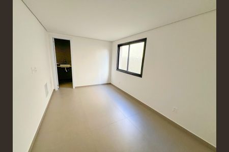 Casa à venda com 529m², 5 quartos e 6 vagasSuíte 1