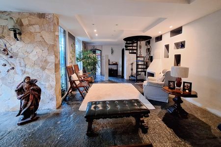 Casa à venda com 550m², 5 quartos e 2 vagasSala 1