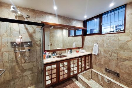 Casa à venda com 550m², 5 quartos e 2 vagasBanheiro da Suíte 1