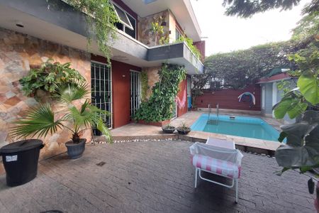 Casa à venda com 550m², 5 quartos e 2 vagasQuintal