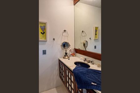 Casa à venda com 550m², 5 quartos e 2 vagasBanheiro 1