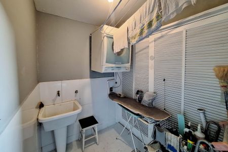 Casa à venda com 550m², 5 quartos e 2 vagasÁrea de Serviço