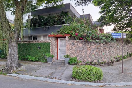 Casa à venda com 550m², 5 quartos e 2 vagasFachada