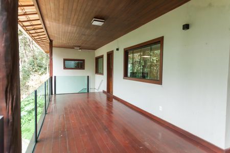 Casa de condomínio à venda com 390m², 3 quartos e 2 vagas Casa de condomínio à venda com 390m², 3 quartos e 2 vagasVaranda da Sala