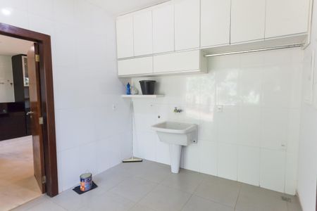 Casa de condomínio à venda com 390m², 3 quartos e 2 vagas Casa de condomínio à venda com 390m², 3 quartos e 2 vagasÁrea de Serviço