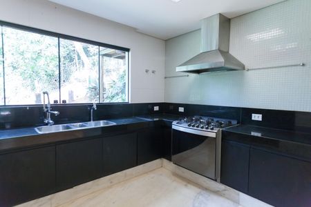 Casa de condomínio à venda com 390m², 3 quartos e 2 vagas Casa de condomínio à venda com 390m², 3 quartos e 2 vagasCozinha