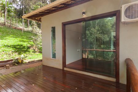 Casa de condomínio à venda com 390m², 3 quartos e 2 vagas Casa de condomínio à venda com 390m², 3 quartos e 2 vagasVaranda da Suíte