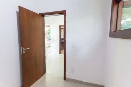 Casa de condomínio à venda com 390m², 3 quartos e 2 vagas Casa de condomínio à venda com 390m², 3 quartos e 2 vagasQuarto de Serviço