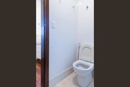 Casa de condomínio à venda com 390m², 3 quartos e 2 vagas Casa de condomínio à venda com 390m², 3 quartos e 2 vagasBanheiro Social