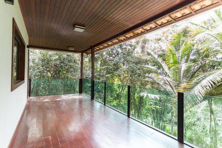 Casa de condomínio à venda com 390m², 3 quartos e 2 vagas Casa de condomínio à venda com 390m², 3 quartos e 2 vagasVaranda da Sala