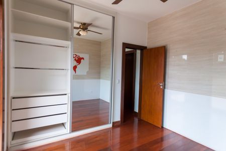 Casa de condomínio à venda com 390m², 3 quartos e 2 vagas Casa de condomínio à venda com 390m², 3 quartos e 2 vagasQuarto 1